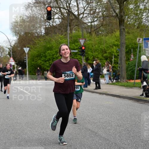 12.04.2026 - 45. Internationalen Wilhelmsburger Insellauf J. Mangold http://msf.ph/oto/9510913 12.04.2026 13:01:35 Ziel 5692, 4644, 4925, 5351, 5140, 4965, 3154, 4754, 4890, 4888, 4889, 5349, 3726, 5679, 5472, 5807, 5782, 4666, 5781, 5796, 2675, 2736, 3995, 5188, 5852, 3626, 5409, 5059, 2083, 5176, 4423, 4423, 2185, 5100, 4422, 2733, 4433, 2738, 3129 meine-sportfotos.de