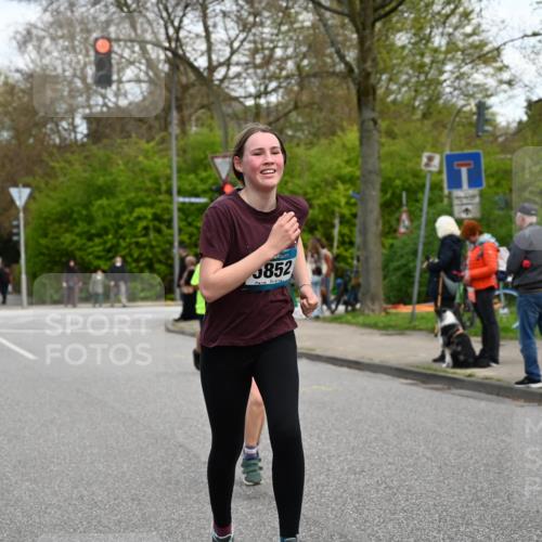 12.04.2026 - 45. Internationalen Wilhelmsburger Insellauf J. Mangold http://msf.ph/oto/9510919 12.04.2026 13:01:36 Ziel 4925, 5351, 5140, 4965, 3154, 4754, 4890, 4888, 4889, 5349, 3726, 5679, 5472, 5807, 5782, 4666, 5781, 5796, 2675, 2736, 3995, 5188, 5852, 3626, 5409, 5059, 2083, 5176, 4423, 2185, 5100, 4422, 2733, 4433, 2738, 3129, 3616 meine-sportfotos.de