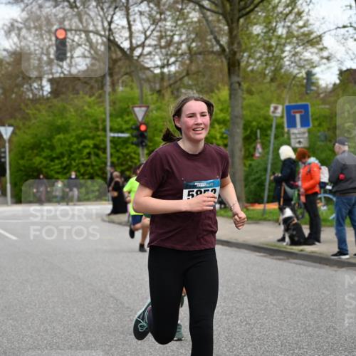 12.04.2026 - 45. Internationalen Wilhelmsburger Insellauf J. Mangold http://msf.ph/oto/9510921 12.04.2026 13:01:36 Ziel 4925, 5351, 5140, 4965, 3154, 4754, 4890, 4888, 4889, 5349, 3726, 5679, 5472, 5807, 5782, 4666, 5781, 5796, 2675, 2736, 3995, 5188, 5852, 3626, 5409, 5059, 2083, 5176, 4423, 2185, 5100, 4422, 2733, 4433, 2738, 3129, 3616 meine-sportfotos.de