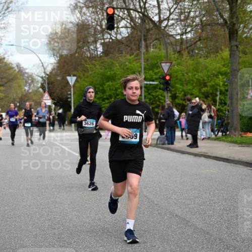 12.04.2026 - 45. Internationalen Wilhelmsburger Insellauf J. Mangold http://msf.ph/oto/9510924 12.04.2026 13:01:40 Ziel 4890, 4888, 4889, 5349, 3726, 5679, 5472, 5807, 5782, 4666, 5781, 5796, 2675, 2736, 3995, 5188, 5852, 3626, 5409, 5059, 2083, 5176, 4423, 2185, 5100, 4422, 2733, 4433, 2738, 3129, 3616, 5181, 5117, 3663, 5540, 5137 meine-sportfotos.de