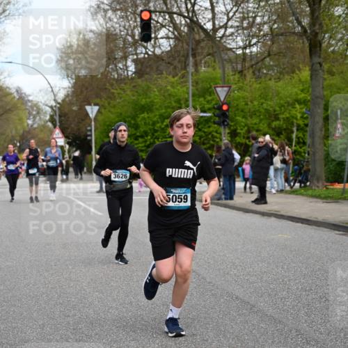 12.04.2026 - 45. Internationalen Wilhelmsburger Insellauf J. Mangold http://msf.ph/oto/9510925 12.04.2026 13:01:40 Ziel 4890, 4888, 4889, 5349, 3726, 5679, 5472, 5807, 5782, 4666, 5781, 5796, 2675, 2736, 3995, 5188, 5852, 3626, 5409, 5059, 2083, 5176, 4423, 2185, 5100, 4422, 2733, 4433, 2738, 3129, 3616, 5181, 5117, 3663, 5540, 5137 meine-sportfotos.de