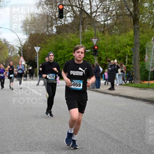12.04.2026 - 45. Internationalen Wilhelmsburger Insellauf J. Mangold http://msf.ph/oto/9510926 12.04.2026 13:01:40 Ziel 4890, 4888, 4889, 5349, 3726, 5679, 5472, 5807, 5782, 4666, 5781, 5796, 2675, 2736, 3995, 5188, 5852, 3626, 5409, 5059, 2083, 5176, 4423, 2185, 5100, 4422, 2733, 4433, 2738, 3129, 3616, 5181, 5117, 3663, 5540, 5137 meine-sportfotos.de