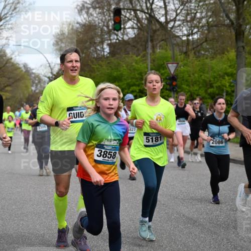 12.04.2026 - 45. Internationalen Wilhelmsburger Insellauf J. Mangold http://msf.ph/oto/9511096 12.04.2026 13:02:07 Ziel 2083, 5176, 4423, 2185, 5100, 4422, 2733, 4433, 2738, 3129, 3616, 5181, 5117, 3663, 5540, 5137, 4527, 4606, 5455, 4817, 4818, 4966, 4966, 2278, 2292, 2057, 5068, 3858, 3859, 4525, 4072, 2086, 5827, 4310, 4308, 5165, 4584, 5123, 5177, 5178, 5658, 5658, 4235, 3128, 5175, 3510, 4618, 4617, 4990, 3170, 4719, 4854, 3761, 4253, 5022, 4239, 3618, 3784, 5329, 5330, 4099, 4576, 4100 meine-sportfotos.de