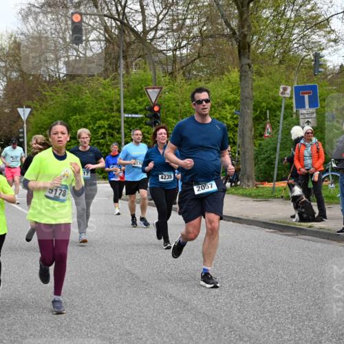 12.04.2026 - 45. Internationalen Wilhelmsburger Insellauf J. Mangold http://msf.ph/oto/9511138 12.04.2026 13:02:13 Ziel 2185, 5100, 4422, 2733, 4433, 2738, 3129, 3616, 5181, 5117, 3663, 5540, 5137, 4527, 4606, 5455, 4817, 4818, 4966, 2278, 2292, 2057, 5068, 3858, 3859, 4525, 4072, 2086, 5827, 4310, 4308, 5165, 5165, 4584, 5123, 5177, 5178, 5658, 4235, 3128, 5175, 3510, 4618, 4617, 4990, 3170, 4719, 4854, 4990, 3170, 4719, 4854, 3761, 4253, 5022, 4239, 3618, 3784, 5329, 5330, 4099, 4576, 4100, 2023, 5091, 5072, 5061, 4858, 5730 meine-sportfotos.de