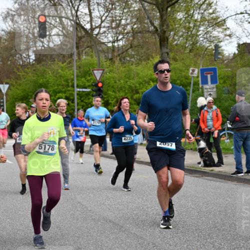 12.04.2026 - 45. Internationalen Wilhelmsburger Insellauf J. Mangold http://msf.ph/oto/9511143 12.04.2026 13:02:13 Ziel 2185, 5100, 4422, 2733, 4433, 2738, 3129, 3616, 5181, 5117, 3663, 5540, 5137, 4527, 4606, 5455, 4817, 4818, 4966, 2278, 2292, 2057, 5068, 3858, 3859, 4525, 4072, 2086, 5827, 4310, 4308, 5165, 5165, 4584, 5123, 5177, 5178, 5658, 4235, 3128, 5175, 3510, 4618, 4617, 4990, 3170, 4719, 4854, 4990, 3170, 4719, 4854, 3761, 4253, 5022, 4239, 3618, 3784, 5329, 5330, 4099, 4576, 4100, 2023, 5091, 5072, 5061, 4858, 5730 meine-sportfotos.de
