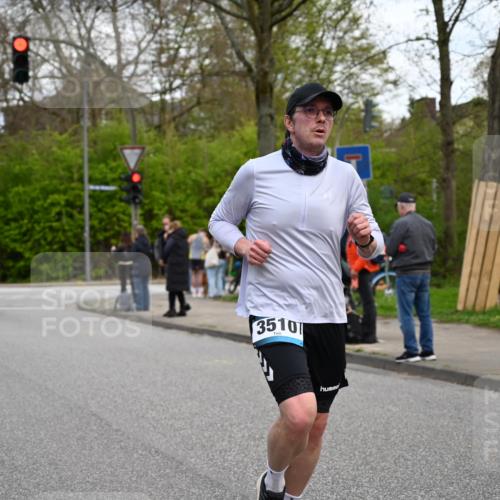 12.04.2026 - 45. Internationalen Wilhelmsburger Insellauf J. Mangold http://msf.ph/oto/9511237 12.04.2026 13:02:27 Ziel 5181, 5117, 3663, 5540, 5137, 4527, 4606, 5455, 4817, 4818, 4966, 2278, 2292, 2057, 5068, 3858, 3859, 4525, 4072, 2086, 5827, 4310, 4308, 5165, 4584, 5123, 5177, 5178, 5658, 4235, 3128, 5175, 3510, 4618, 4617, 4990, 3170, 4719, 4854, 3761, 4253, 5022, 4253, 5022, 4239, 3618, 3784, 5329, 5330, 4099, 4576, 4100, 2023, 5091, 5072, 5061, 4858, 5730, 4760, 5197, 5077, 5151, 4805, 4797, 4123, 4650, 5162, 4816, 3454, 3062 meine-sportfotos.de