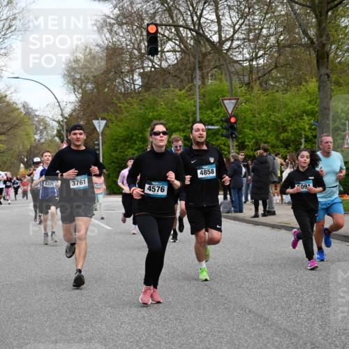 12.04.2026 - 45. Internationalen Wilhelmsburger Insellauf J. Mangold http://msf.ph/oto/9511264 12.04.2026 13:02:31 Ziel 4817, 4818, 4966, 2278, 2292, 2057, 5068, 3858, 3859, 4525, 4072, 2086, 5827, 4310, 4308, 5165, 4584, 5123, 5177, 5178, 5658, 4235, 3128, 5175, 3510, 4618, 4617, 4990, 3170, 4719, 4854, 3761, 4253, 5022, 4239, 3618, 3784, 5329, 5330, 4099, 4576, 4100, 4576, 4100, 2023, 5091, 5072, 5061, 4858, 5730, 4760, 5197, 5077, 5151, 4805, 4797, 4123, 4650, 5162, 4816, 3454, 3062, 4523, 2704, 4413, 5428, 2938, 5116, 4267, 2939 meine-sportfotos.de