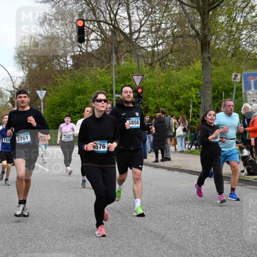 12.04.2026 - 45. Internationalen Wilhelmsburger Insellauf J. Mangold http://msf.ph/oto/9511267 12.04.2026 13:02:31 Ziel 4817, 4818, 4966, 2278, 2292, 2057, 5068, 3858, 3859, 4525, 4072, 2086, 5827, 4310, 4308, 5165, 4584, 5123, 5177, 5178, 5658, 4235, 3128, 5175, 3510, 4618, 4617, 4990, 3170, 4719, 4854, 3761, 4253, 5022, 4239, 3618, 3784, 5329, 5330, 4099, 4576, 4100, 4576, 4100, 2023, 5091, 5072, 5061, 4858, 5730, 4760, 5197, 5077, 5151, 4805, 4797, 4123, 4650, 5162, 4816, 3454, 3062, 4523, 2704, 4413, 5428, 2938, 5116, 4267, 2939 meine-sportfotos.de