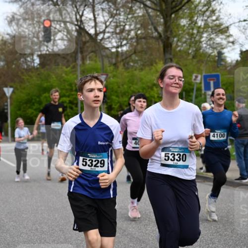12.04.2026 - 45. Internationalen Wilhelmsburger Insellauf J. Mangold http://msf.ph/oto/9511302 12.04.2026 13:02:35 Ziel 5068, 3858, 3859, 4525, 4072, 2086, 5827, 4310, 4308, 5165, 4584, 5123, 5177, 5178, 5658, 4235, 3128, 5175, 3510, 4618, 4617, 4990, 3170, 4719, 4854, 3761, 4253, 5022, 4239, 3618, 3784, 5329, 5330, 4099, 4576, 4100, 2023, 5091, 5072, 5061, 4858, 5730, 4760, 5197, 5077, 5151, 4805, 4797, 4123, 4650, 5162, 4816, 3454, 3062, 4523, 2704, 4413, 5428, 2938, 5116, 4267, 2939, 5138, 3489, 5683 meine-sportfotos.de