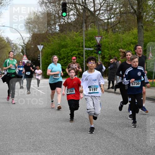 12.04.2026 - 45. Internationalen Wilhelmsburger Insellauf J. Mangold http://msf.ph/oto/9511377 12.04.2026 13:02:46 Ziel 5175, 3510, 4618, 4617, 4990, 3170, 4719, 4854, 3761, 4253, 5022, 4239, 3618, 3784, 5329, 5330, 4099, 4576, 4100, 2023, 5091, 5072, 5061, 4858, 5730, 4760, 5197, 5077, 5151, 4805, 4797, 4123, 4650, 5162, 4816, 3454, 3062, 4523, 2704, 4413, 5428, 2938, 5116, 4267, 2939, 5138, 3489, 5683, 5436, 3313, 5470, 4743, 4323, 3962, 3652 meine-sportfotos.de