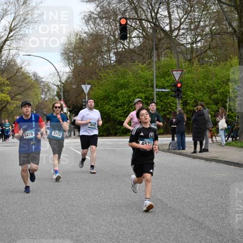 12.04.2026 - 45. Internationalen Wilhelmsburger Insellauf J. Mangold http://msf.ph/oto/9511443 12.04.2026 13:02:58 Ziel 5072, 5061, 4858, 5730, 4760, 5197, 5077, 5151, 4805, 4797, 4123, 4650, 5162, 4816, 3454, 3062, 4523, 2704, 4413, 5428, 2938, 5116, 4267, 2939, 5138, 3489, 5683, 5436, 3313, 5470, 4743, 4323, 3962, 3652, 2642, 4780, 5063, 2508, 5200, 5208, 4842, 2287, 4843, 4526, 5475, 2007, 3523 meine-sportfotos.de