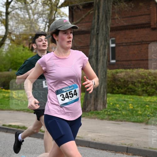 12.04.2026 - 45. Internationalen Wilhelmsburger Insellauf J. Mangold http://msf.ph/oto/9511467 12.04.2026 13:03:01 Ziel 5061, 4858, 5730, 4760, 5197, 5077, 5151, 4805, 4797, 4123, 4650, 5162, 4816, 3454, 3062, 4523, 2704, 4413, 5428, 2938, 5116, 4267, 2939, 5138, 3489, 5683, 5436, 3313, 5470, 4743, 4323, 3962, 3652, 2642, 2642, 4780, 5063, 2508, 5200, 5208, 4842, 2287, 4843, 4526, 5475, 2007, 3523, 4217, 5433, 5430, 5105 meine-sportfotos.de