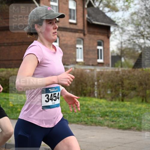 12.04.2026 - 45. Internationalen Wilhelmsburger Insellauf J. Mangold http://msf.ph/oto/9511470 12.04.2026 13:03:01 Ziel 5061, 4858, 5730, 4760, 5197, 5077, 5151, 4805, 4797, 4123, 4650, 5162, 4816, 3454, 3062, 4523, 2704, 4413, 5428, 2938, 5116, 4267, 2939, 5138, 3489, 5683, 5436, 3313, 5470, 4743, 4323, 3962, 3652, 2642, 2642, 4780, 5063, 2508, 5200, 5208, 4842, 2287, 4843, 4526, 5475, 2007, 3523, 4217, 5433, 5430, 5105 meine-sportfotos.de