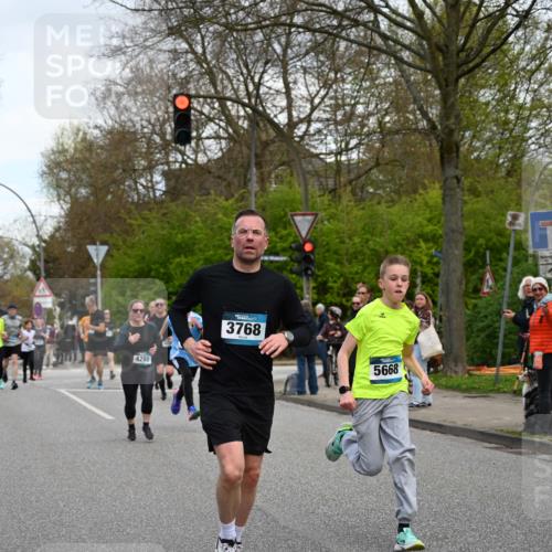 12.04.2026 - 45. Internationalen Wilhelmsburger Insellauf J. Mangold http://msf.ph/oto/9511653 12.04.2026 13:03:42 Ziel 5200, 5208, 4842, 2287, 4843, 4526, 5475, 2007, 3523, 4217, 5433, 5430, 5105, 2580, 2412, 5448, 5150, 5668, 5198, 4372, 3737, 3736, 4373, 3883, 5662, 5252, 4032, 4345, 2369, 3768, 5155, 4226, 5250, 4247, 2715, 4260, 3034, 5469, 2128, 5667, 2089, 3870, 5193, 5193, 2307, 5257, 4647, 5565, 4600, 5474, 4653, 5420, 5599, 5620, 4951, 4115 meine-sportfotos.de