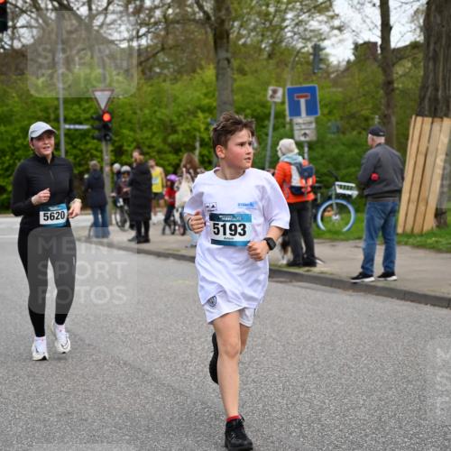 12.04.2026 - 45. Internationalen Wilhelmsburger Insellauf J. Mangold http://msf.ph/oto/9511751 12.04.2026 13:03:59 Ziel 5662, 5252, 4032, 4345, 2369, 3768, 5155, 4226, 5250, 4247, 2715, 4260, 3034, 5469, 2128, 5667, 2089, 3870, 5193, 2307, 5257, 4647, 5565, 4600, 5474, 4653, 5420, 5599, 5620, 4951, 4115, 4351, 4125, 5248, 5064, 4048, 5423, 5066, 5458, 5728, 5724 meine-sportfotos.de