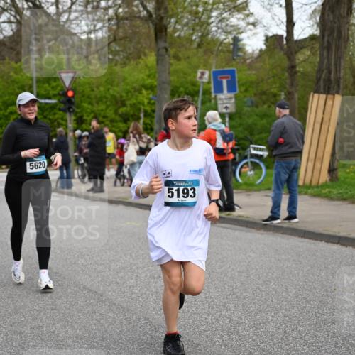 12.04.2026 - 45. Internationalen Wilhelmsburger Insellauf J. Mangold http://msf.ph/oto/9511752 12.04.2026 13:03:59 Ziel 5662, 5252, 4032, 4345, 2369, 3768, 5155, 4226, 5250, 4247, 2715, 4260, 3034, 5469, 2128, 5667, 2089, 3870, 5193, 2307, 5257, 4647, 5565, 4600, 5474, 4653, 5420, 5599, 5620, 4951, 4115, 4351, 4125, 5248, 5064, 4048, 5423, 5066, 5458, 5728, 5724 meine-sportfotos.de
