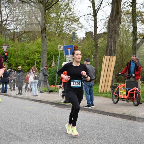 12.04.2026 - 45. Internationalen Wilhelmsburger Insellauf J. Mangold http://msf.ph/oto/9511781 12.04.2026 13:04:04 Ziel 2369, 3768, 5155, 4226, 5250, 4247, 2715, 4260, 3034, 5469, 2128, 5667, 2089, 3870, 5193, 2307, 5257, 4647, 5565, 4600, 5474, 4653, 5420, 5599, 5620, 5620, 4951, 4115, 4351, 4125, 5248, 5064, 4048, 5423, 5066, 5458, 5728, 5724, 2798, 5088 meine-sportfotos.de