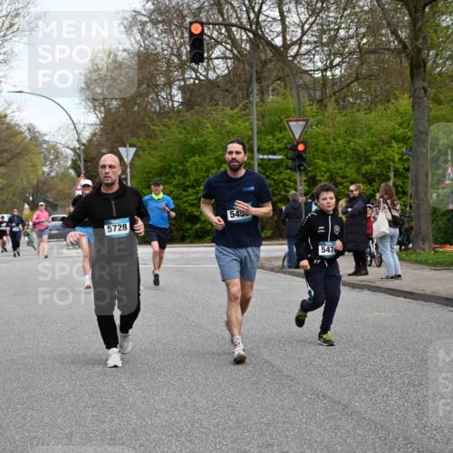12.04.2026 - 45. Internationalen Wilhelmsburger Insellauf J. Mangold http://msf.ph/oto/9511802 12.04.2026 13:04:08 Ziel 4226, 5250, 4247, 2715, 4260, 3034, 5469, 2128, 5667, 2089, 3870, 5193, 2307, 5257, 4647, 5565, 4600, 5474, 4653, 5420, 5599, 5620, 4951, 4115, 4351, 4351, 4125, 5248, 5064, 4048, 5423, 5066, 5458, 5728, 5066, 5458, 5728, 5724, 2798, 5088 meine-sportfotos.de