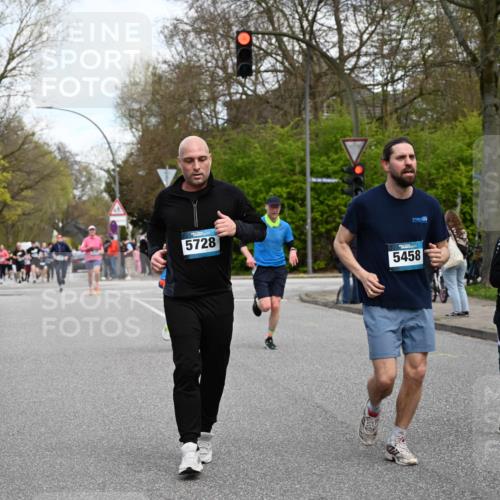 12.04.2026 - 45. Internationalen Wilhelmsburger Insellauf J. Mangold http://msf.ph/oto/9511813 12.04.2026 13:04:09 Ziel 4226, 5250, 4247, 2715, 4260, 3034, 5469, 2128, 5667, 2089, 3870, 5193, 2307, 5257, 4647, 5565, 4600, 5474, 4653, 5420, 5599, 5620, 4951, 4115, 4351, 4125, 4125, 5248, 5064, 4048, 5423, 5066, 5458, 5728, 5724, 2798, 5088, 5864, 3964, 2891 meine-sportfotos.de