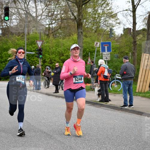 12.04.2026 - 45. Internationalen Wilhelmsburger Insellauf J. Mangold http://msf.ph/oto/9511846 12.04.2026 13:04:17 Ziel 3870, 5193, 2307, 5257, 4647, 5565, 4600, 5474, 4653, 5420, 5599, 5620, 4951, 4115, 4351, 4125, 5248, 5064, 4048, 5423, 5066, 5458, 5728, 5724, 2798, 5088, 5864, 3964, 2891, 4314, 5096, 5808, 5477, 3068, 5144 meine-sportfotos.de