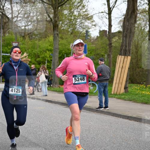 12.04.2026 - 45. Internationalen Wilhelmsburger Insellauf J. Mangold http://msf.ph/oto/9511851 12.04.2026 13:04:17 Ziel 3870, 5193, 2307, 5257, 4647, 5565, 4600, 5474, 4653, 5420, 5599, 5620, 4951, 4115, 4351, 4125, 5248, 5064, 4048, 5423, 5066, 5458, 5728, 5724, 2798, 5088, 5864, 3964, 2891, 4314, 5096, 5808, 5477, 3068, 5144 meine-sportfotos.de