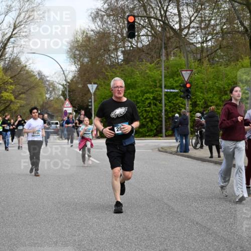 12.04.2026 - 45. Internationalen Wilhelmsburger Insellauf J. Mangold http://msf.ph/oto/9511880 12.04.2026 13:04:29 Ziel 5620, 4951, 4115, 4351, 4125, 5248, 5064, 4048, 5423, 5066, 5458, 5728, 5724, 2798, 5088, 5864, 3964, 2891, 4314, 5096, 5808, 5477, 3068, 5144, 5002, 5427, 4610, 5128, 5098, 5235, 5234, 5504, 2139, 3001, 2443, 5862, 5110, 4892 meine-sportfotos.de