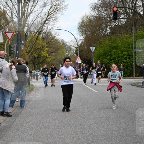 12.04.2026 - 45. Internationalen Wilhelmsburger Insellauf J. Mangold http://msf.ph/oto/9511893 12.04.2026 13:04:31 Ziel 4351, 4125, 5248, 5064, 4048, 5423, 5066, 5458, 5728, 5724, 2798, 5088, 5864, 3964, 2891, 4314, 5096, 5808, 5477, 3068, 5144, 5002, 5427, 5427, 4610, 5128, 5098, 5235, 5234, 5504, 2139, 3001, 2443, 5862, 5110, 4892 meine-sportfotos.de