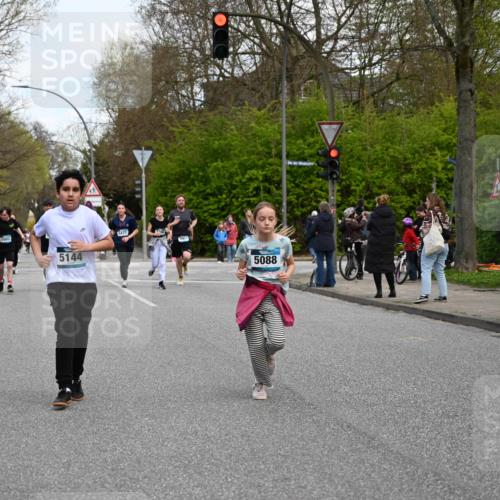 12.04.2026 - 45. Internationalen Wilhelmsburger Insellauf J. Mangold http://msf.ph/oto/9511898 12.04.2026 13:04:32 Ziel 4351, 4125, 5248, 5064, 4048, 5423, 5066, 5458, 5728, 5724, 2798, 5088, 5864, 3964, 2891, 4314, 5096, 5808, 5477, 3068, 5144, 5002, 5427, 4610, 5128, 5098, 5235, 5234, 5504, 2139, 3001, 2443, 5862, 5110, 4892, 5752 meine-sportfotos.de