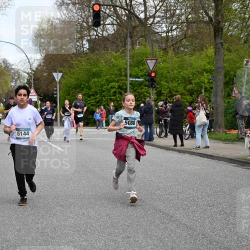 12.04.2026 - 45. Internationalen Wilhelmsburger Insellauf J. Mangold http://msf.ph/oto/9511900 12.04.2026 13:04:32 Ziel 4351, 4125, 5248, 5064, 4048, 5423, 5066, 5458, 5728, 5724, 2798, 5088, 5864, 3964, 2891, 4314, 5096, 5808, 5477, 3068, 5144, 5002, 5427, 4610, 5128, 5098, 5235, 5234, 5504, 2139, 3001, 2443, 5862, 5110, 4892, 5752 meine-sportfotos.de