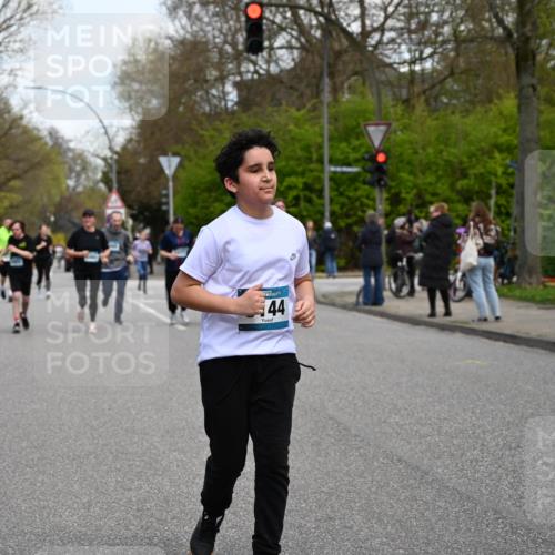 12.04.2026 - 45. Internationalen Wilhelmsburger Insellauf J. Mangold http://msf.ph/oto/9511915 12.04.2026 13:04:34 Ziel 4125, 5248, 5064, 4048, 5423, 5066, 5458, 5728, 5724, 2798, 5088, 5864, 3964, 2891, 4314, 5096, 5808, 5477, 4314, 5096, 5808, 5477, 3068, 5144, 5002, 5427, 4610, 5128, 5098, 5235, 5234, 5504, 2139, 3001, 2443, 5862, 5110, 4892, 5752 meine-sportfotos.de