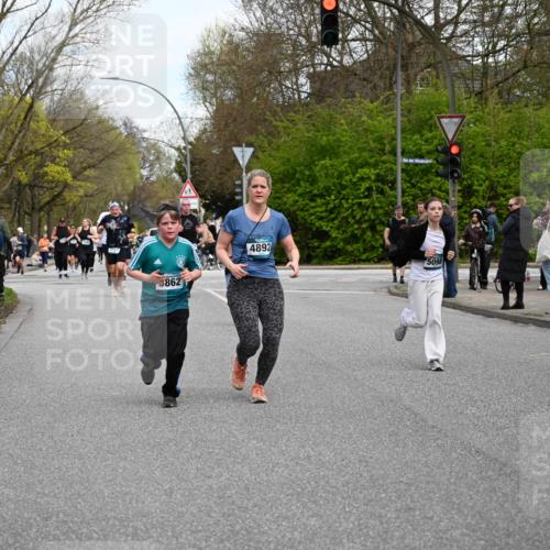 12.04.2026 - 45. Internationalen Wilhelmsburger Insellauf J. Mangold http://msf.ph/oto/9511988 12.04.2026 13:04:47 Ziel 5724, 2798, 5088, 5864, 3964, 2891, 4314, 5096, 5808, 5477, 3068, 5144, 5002, 5427, 4610, 5128, 5098, 5235, 5234, 5504, 2139, 3001, 2443, 5862, 5110, 4892, 5752, 3817, 5580, 2433, 5102, 5295, 3025, 3030, 5476, 4105, 3934 meine-sportfotos.de