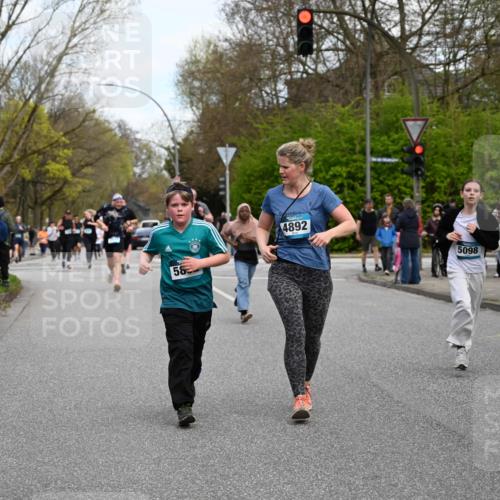 12.04.2026 - 45. Internationalen Wilhelmsburger Insellauf J. Mangold http://msf.ph/oto/9511999 12.04.2026 13:04:48 Ziel 5724, 2798, 5088, 5864, 3964, 2891, 4314, 5096, 5808, 5477, 3068, 5144, 5002, 5427, 4610, 5128, 5098, 5235, 5234, 5504, 2139, 3001, 2443, 5862, 5110, 4892, 5752, 3817, 5580, 2433, 5102, 5295, 3025, 3030, 5476, 4105, 3934 meine-sportfotos.de