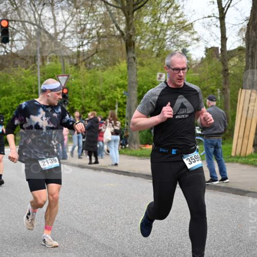 12.04.2026 - 45. Internationalen Wilhelmsburger Insellauf J. Mangold http://msf.ph/oto/9512025 12.04.2026 13:04:53 Ziel 5088, 5864, 3964, 2891, 4314, 5096, 5808, 5477, 3068, 5144, 5002, 5427, 4610, 5128, 5098, 5235, 5234, 5504, 2139, 3001, 2443, 5862, 5110, 4892, 5862, 5110, 4892, 5752, 3817, 5580, 2433, 5102, 5102, 5295, 3025, 3030, 5476, 4105, 3934, 5597, 5249, 5263, 5414 meine-sportfotos.de