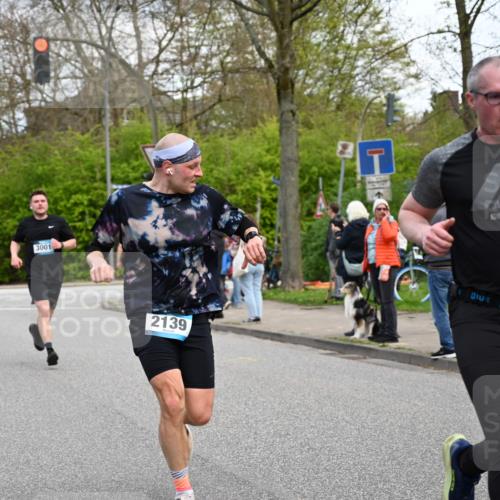 12.04.2026 - 45. Internationalen Wilhelmsburger Insellauf J. Mangold http://msf.ph/oto/9512029 12.04.2026 13:04:54 Ziel 5864, 3964, 2891, 4314, 5096, 5808, 5477, 3068, 5144, 5002, 5427, 4610, 5128, 5098, 5235, 5234, 5504, 2139, 3001, 2443, 5862, 5110, 4892, 5752, 3817, 5580, 2433, 5102, 5295, 5295, 3025, 3030, 5476, 4105, 3934, 5597, 5249, 5263, 5414 meine-sportfotos.de