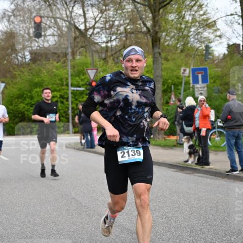 12.04.2026 - 45. Internationalen Wilhelmsburger Insellauf J. Mangold http://msf.ph/oto/9512030 12.04.2026 13:04:54 Ziel 5864, 3964, 2891, 4314, 5096, 5808, 5477, 3068, 5144, 5002, 5427, 4610, 5128, 5098, 5235, 5234, 5504, 2139, 3001, 2443, 5862, 5110, 4892, 5752, 3817, 5580, 2433, 5102, 5295, 5295, 3025, 3030, 5476, 4105, 3934, 5597, 5249, 5263, 5414 meine-sportfotos.de