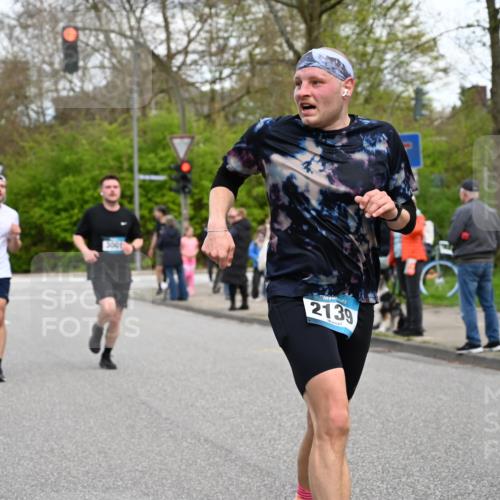 12.04.2026 - 45. Internationalen Wilhelmsburger Insellauf J. Mangold http://msf.ph/oto/9512033 12.04.2026 13:04:54 Ziel 5864, 3964, 2891, 4314, 5096, 5808, 5477, 3068, 5144, 5002, 5427, 4610, 5128, 5098, 5235, 5234, 5504, 2139, 3001, 2443, 5862, 5110, 4892, 5752, 3817, 5580, 2433, 5102, 5295, 5295, 3025, 3030, 5476, 4105, 3934, 5597, 5249, 5263, 5414 meine-sportfotos.de