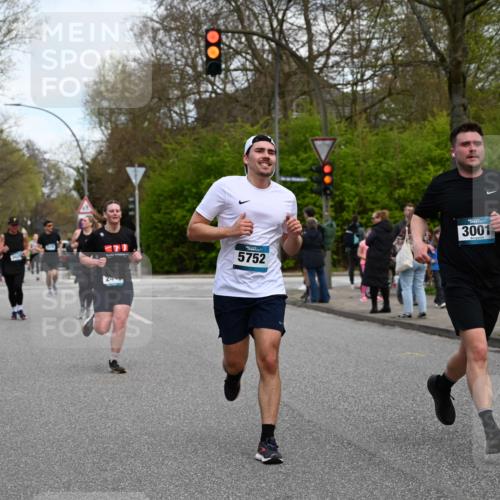 12.04.2026 - 45. Internationalen Wilhelmsburger Insellauf J. Mangold http://msf.ph/oto/9512044 12.04.2026 13:04:56 Ziel 5864, 3964, 2891, 4314, 5096, 5808, 5477, 3068, 5144, 5002, 5427, 4610, 5128, 5098, 5235, 5234, 5504, 2139, 3001, 2443, 5862, 5110, 4892, 5752, 5752, 3817, 5580, 2433, 5102, 5295, 3025, 3030, 3025, 3030, 5476, 4105, 3934, 5597, 5249, 5263, 5414, 4126 meine-sportfotos.de