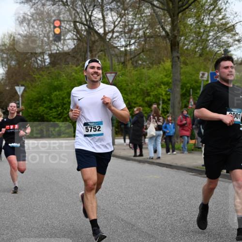 12.04.2026 - 45. Internationalen Wilhelmsburger Insellauf J. Mangold http://msf.ph/oto/9512048 12.04.2026 13:04:56 Ziel 5864, 3964, 2891, 4314, 5096, 5808, 5477, 3068, 5144, 5002, 5427, 4610, 5128, 5098, 5235, 5234, 5504, 2139, 3001, 2443, 5862, 5110, 4892, 5752, 5752, 3817, 5580, 2433, 5102, 5295, 3025, 3030, 3025, 3030, 5476, 4105, 3934, 5597, 5249, 5263, 5414, 4126 meine-sportfotos.de