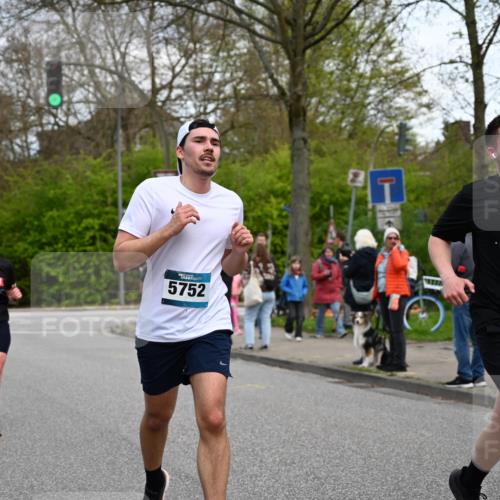 12.04.2026 - 45. Internationalen Wilhelmsburger Insellauf J. Mangold http://msf.ph/oto/9512052 12.04.2026 13:04:56 Ziel 5864, 3964, 2891, 4314, 5096, 5808, 5477, 3068, 5144, 5002, 5427, 4610, 5128, 5098, 5235, 5234, 5504, 2139, 3001, 2443, 5862, 5110, 4892, 5752, 5752, 3817, 5580, 2433, 5102, 5295, 3025, 3030, 3025, 3030, 5476, 4105, 3934, 5597, 5249, 5263, 5414, 4126 meine-sportfotos.de