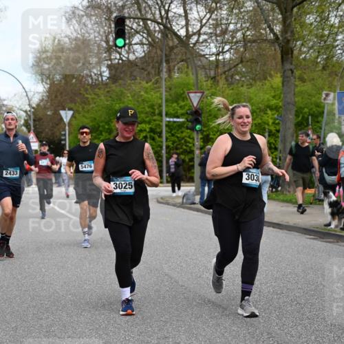 12.04.2026 - 45. Internationalen Wilhelmsburger Insellauf J. Mangold http://msf.ph/oto/9512073 12.04.2026 13:05:02 Ziel 3068, 5144, 5002, 5427, 4610, 5128, 5098, 5235, 5234, 5504, 2139, 3001, 2443, 5862, 5110, 4892, 5752, 3817, 5580, 2433, 5102, 5295, 3025, 3030, 5476, 4105, 3934, 5597, 5249, 5263, 5414, 4126, 3782, 3164, 4452, 4775, 5486, 4619 meine-sportfotos.de