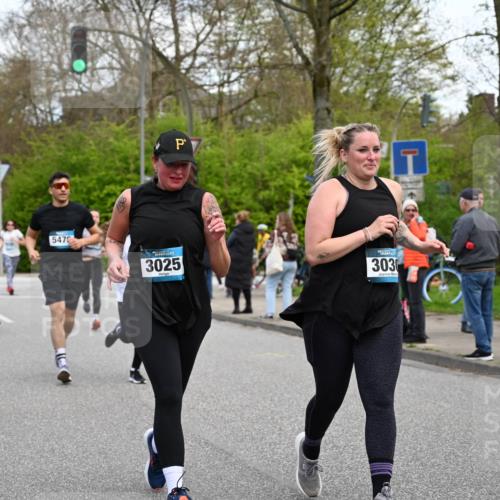 12.04.2026 - 45. Internationalen Wilhelmsburger Insellauf J. Mangold http://msf.ph/oto/9512078 12.04.2026 13:05:03 Ziel 5144, 5002, 5427, 4610, 5128, 5098, 5235, 5234, 5504, 2139, 3001, 2443, 5862, 5110, 4892, 5752, 3817, 5580, 5580, 2433, 5102, 5295, 3025, 3030, 5476, 4105, 3934, 5597, 5249, 5597, 5249, 5263, 5414, 4126, 3782, 3164, 4452, 4775, 5486, 4619 meine-sportfotos.de