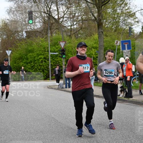 12.04.2026 - 45. Internationalen Wilhelmsburger Insellauf J. Mangold http://msf.ph/oto/9512102 12.04.2026 13:05:06 Ziel 5002, 5427, 4610, 5128, 5098, 5235, 5234, 5504, 2139, 3001, 2443, 5862, 5110, 4892, 5752, 3817, 5580, 2433, 5102, 5295, 5295, 3025, 3030, 5476, 4105, 3934, 5597, 5249, 5263, 5414, 4126, 3782, 3164, 4452, 4775, 5486, 4619, 3316, 4219 meine-sportfotos.de