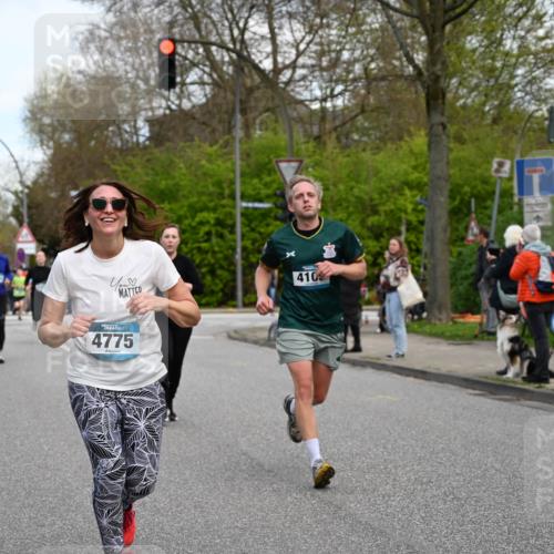 12.04.2026 - 45. Internationalen Wilhelmsburger Insellauf J. Mangold http://msf.ph/oto/9512146 12.04.2026 13:05:13 Ziel 5128, 5098, 5235, 5234, 5504, 2139, 3001, 2443, 5862, 5110, 4892, 5752, 3817, 5580, 2433, 5102, 5295, 3025, 3030, 5476, 4105, 3934, 5597, 5249, 5263, 5414, 4126, 3782, 3164, 4452, 4775, 5486, 4619, 3316, 4219, 5848 meine-sportfotos.de