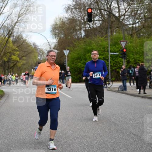 12.04.2026 - 45. Internationalen Wilhelmsburger Insellauf J. Mangold http://msf.ph/oto/9512173 12.04.2026 13:05:16 Ziel 3001, 2443, 5862, 5110, 4892, 5752, 3817, 5580, 2433, 5102, 5295, 3025, 3030, 5476, 4105, 3934, 5597, 5249, 5263, 5263, 5414, 4126, 3782, 3164, 4452, 4775, 5486, 4619, 3316, 3316, 4219, 5848 meine-sportfotos.de