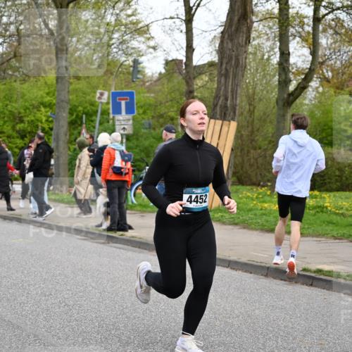 12.04.2026 - 45. Internationalen Wilhelmsburger Insellauf J. Mangold http://msf.ph/oto/9512188 12.04.2026 13:05:20 Ziel 5752, 3817, 5580, 2433, 5102, 5295, 3025, 3030, 5476, 4105, 3934, 5597, 5249, 5263, 5414, 4126, 4126, 3782, 3164, 4452, 4775, 5486, 4619, 3316, 4219, 5848, 5848, 2922, 3032 meine-sportfotos.de