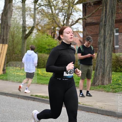 12.04.2026 - 45. Internationalen Wilhelmsburger Insellauf J. Mangold http://msf.ph/oto/9512196 12.04.2026 13:05:20 Ziel 5752, 3817, 5580, 2433, 5102, 5295, 3025, 3030, 5476, 4105, 3934, 5597, 5249, 5263, 5414, 4126, 4126, 3782, 3164, 4452, 4775, 5486, 4619, 3316, 4219, 5848, 5848, 2922, 3032 meine-sportfotos.de
