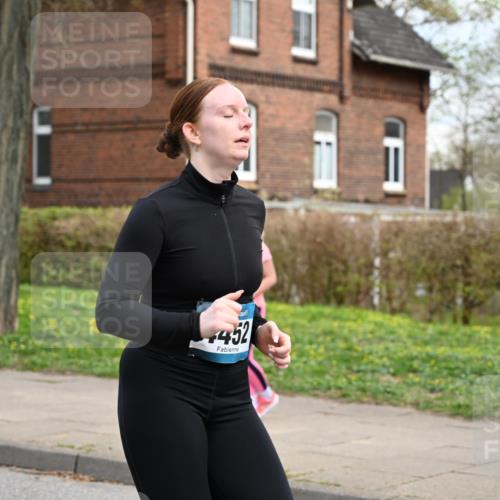 12.04.2026 - 45. Internationalen Wilhelmsburger Insellauf J. Mangold http://msf.ph/oto/9512202 12.04.2026 13:05:21 Ziel 5752, 3817, 5580, 2433, 5102, 5295, 3025, 3030, 5476, 4105, 3934, 5597, 5249, 5263, 5414, 4126, 3782, 3164, 3782, 3164, 4452, 4775, 5486, 4619, 3316, 4219, 5848, 2922, 3032 meine-sportfotos.de