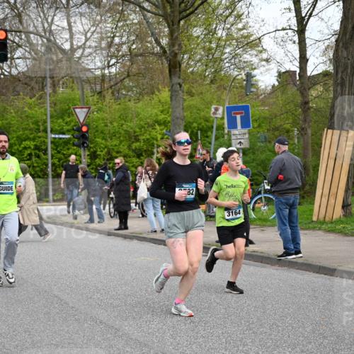12.04.2026 - 45. Internationalen Wilhelmsburger Insellauf J. Mangold http://msf.ph/oto/9512212 12.04.2026 13:05:23 Ziel 3817, 5580, 2433, 5102, 5295, 3025, 3030, 5476, 4105, 3934, 5597, 5249, 5263, 5414, 4126, 3782, 3164, 4452, 4775, 4775, 5486, 4619, 3316, 4219, 5848, 2922, 3032, 4391, 5323, 4432 meine-sportfotos.de