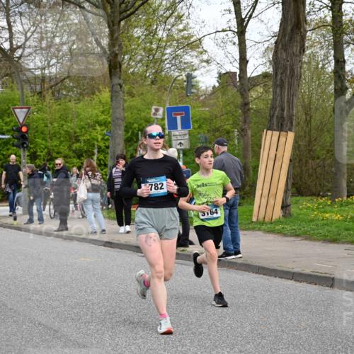 12.04.2026 - 45. Internationalen Wilhelmsburger Insellauf J. Mangold http://msf.ph/oto/9512215 12.04.2026 13:05:23 Ziel 3817, 5580, 2433, 5102, 5295, 3025, 3030, 5476, 4105, 3934, 5597, 5249, 5263, 5414, 4126, 3782, 3164, 4452, 4775, 4775, 5486, 4619, 3316, 4219, 5848, 2922, 3032, 4391, 5323, 4432 meine-sportfotos.de
