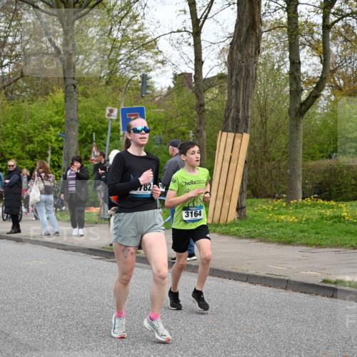 12.04.2026 - 45. Internationalen Wilhelmsburger Insellauf J. Mangold http://msf.ph/oto/9512217 12.04.2026 13:05:23 Ziel 3817, 5580, 2433, 5102, 5295, 3025, 3030, 5476, 4105, 3934, 5597, 5249, 5263, 5414, 4126, 3782, 3164, 4452, 4775, 4775, 5486, 4619, 3316, 4219, 5848, 2922, 3032, 4391, 5323, 4432 meine-sportfotos.de